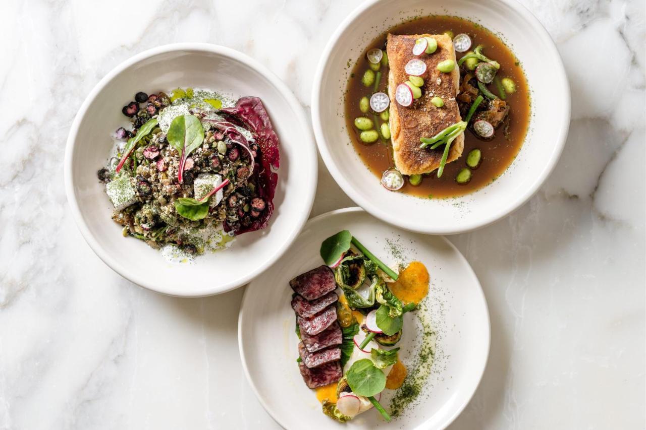 מלון The Westin מלבורן מראה חיצוני תמונה Dishes at the restaurant