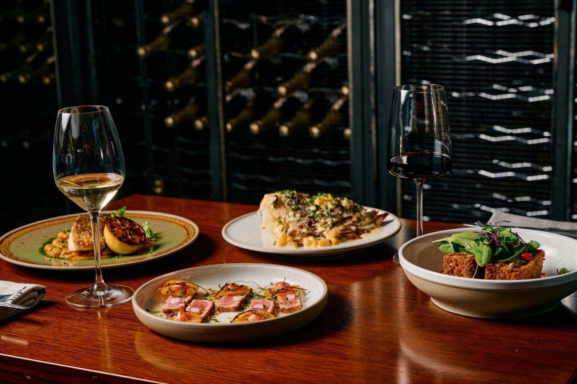 מלון The Westin מלבורן מראה חיצוני תמונה A selection of dishes at the restaurant